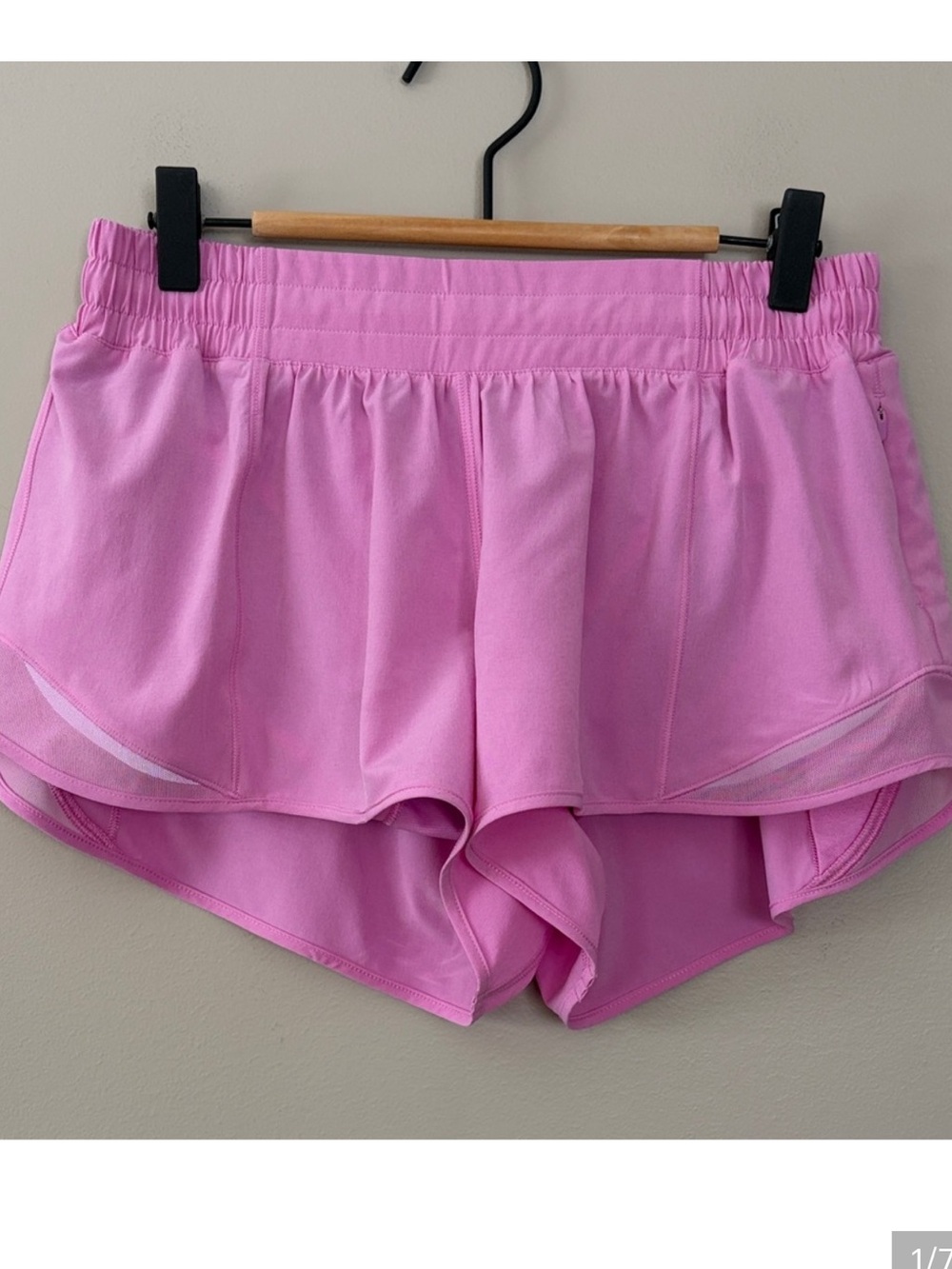 Lululemon Hotty Hot Shorts 2.5” Size 8 Dahlia Mauve